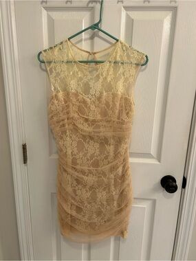 Sleeveless Lace Overlay Bodycon Dress - Cream